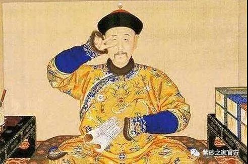 Why did Qianlong favor two purple sand craftsmen, "a Stupid" and "a fool"?