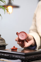 A small Kapu straight and wrinkled vermilion clay Yixing zisha pot with a Mengchen mark