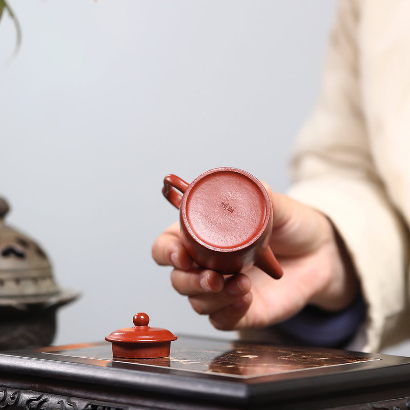 A small Kapu straight and wrinkled vermilion clay Yixing zisha pot with a Mengchen mark