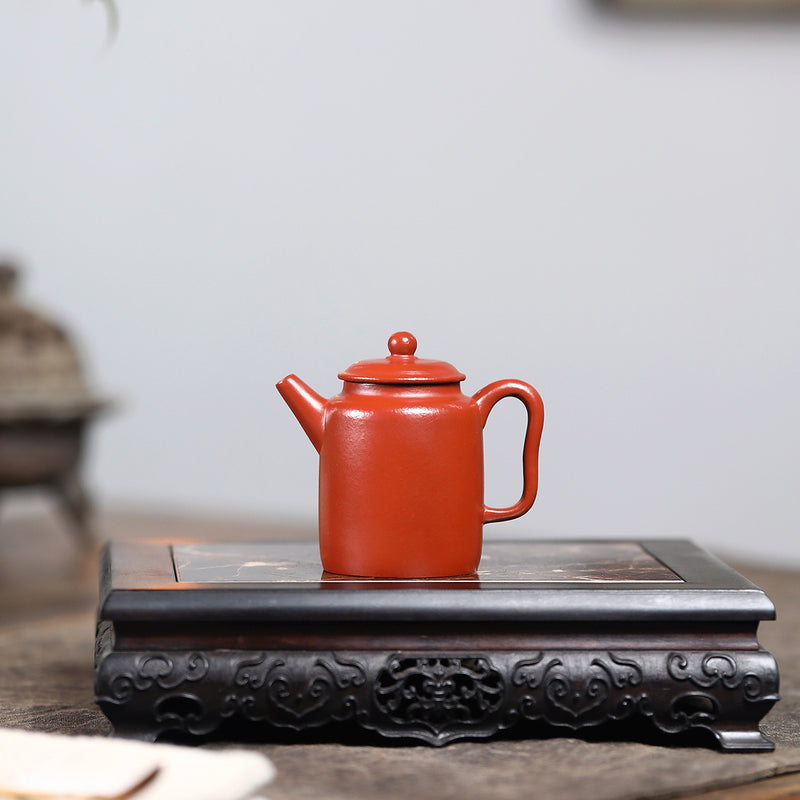 A small Kapu straight and wrinkled vermilion clay Yixing zisha pot with a Mengchen mark